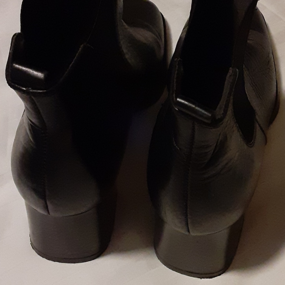 Boots - Picture 2 of 6